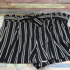 Torrid 5 Inch Stretch Crepe Mid-rise Tie Front Shorts